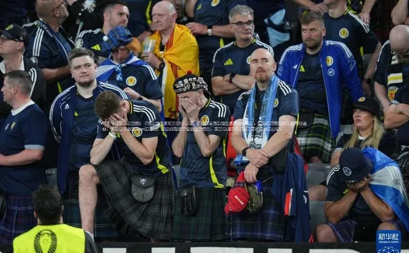 qy千亿球友会官网知乎可以考虑这样的标题：「足球运动员可以穿短袖吗？专家解答足球运动员着装规范」。这样的标题能够吸引读者点击，同时也符合百度seo的标准，因为关键词被包含在标题中，同时也提供了解答和专